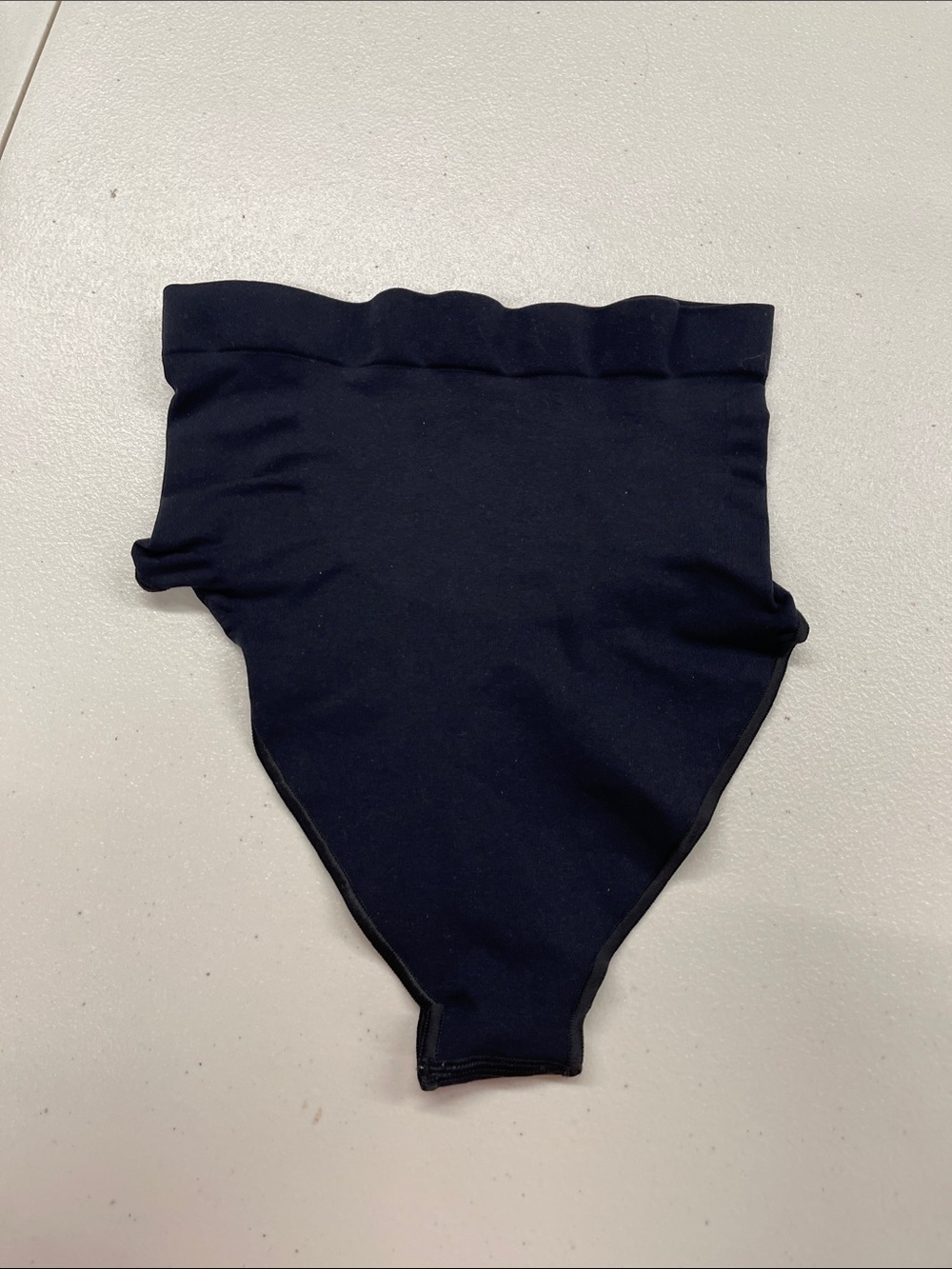 SKIMS Seamless Sculpt Mid-waist Thong size M NWOT